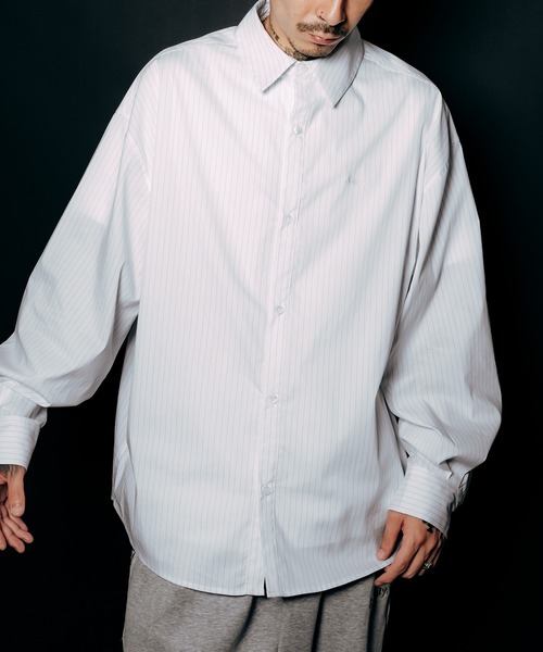 Subciety（サブサエティ）の「Essential stripe shirt（シャツ/ブラウス・メンズ・ホワイト/ブラック/ブルー・SMALL/MEDIUM/LARGE/X-LARGE）」の2枚目の写真