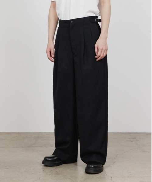 marka（マーカ）の「TWO TUCK MILITARY TROUSERS（スラックス・メンズ・ダークグレー/ブラック・1/2）」の3枚目の写真