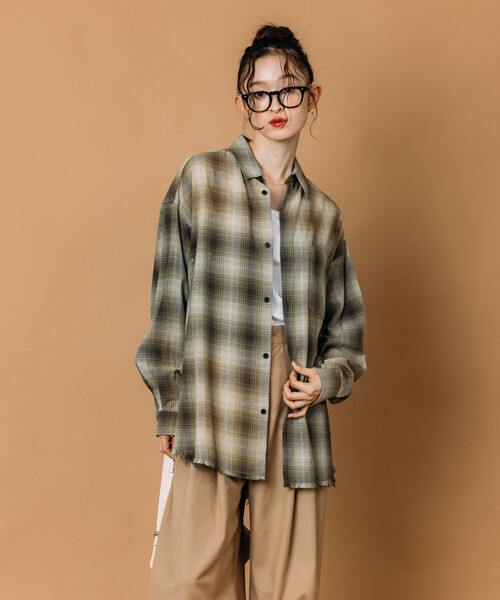 FREAK'S STORE(フリークスストア)の「限定展開 Relax Fit リラックスフィット ブリーチ加工 オンブレチェック ネルシャツ(シャツ/ブラウス・メンズ・ホワイト/ブラウン/ブラック/オリーブ/ブルー・SMALL/MEDIUM/LARGE)」の4枚目の写真