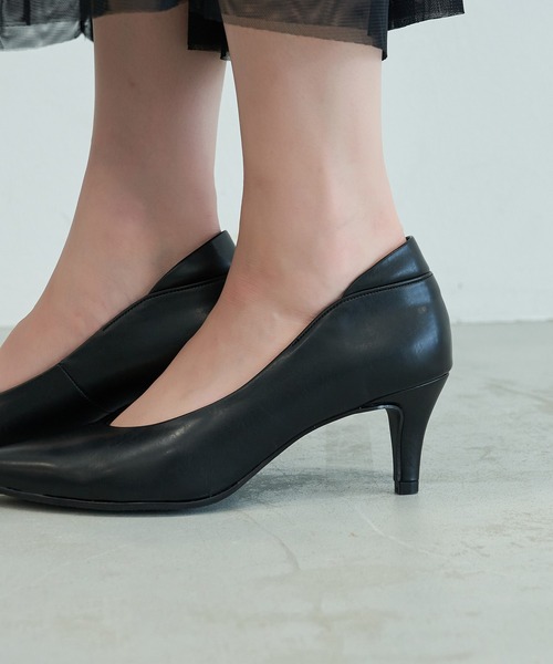 carino(カリーノ)の「【レイン対応】ポインテッドトゥ パッド付きヒールパンプス(パンプス・レディース・ベージュ/ブラック・24cm/23.5cm/23cm/22.5cm/24.5cm)」の9枚目の写真