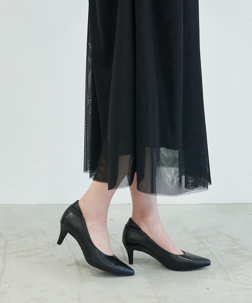 carino(カリーノ)の「【レイン対応】ポインテッドトゥ パッド付きヒールパンプス(パンプス・レディース・ベージュ/ブラック・24cm/23.5cm/23cm/22.5cm/24.5cm)」の10枚目の写真