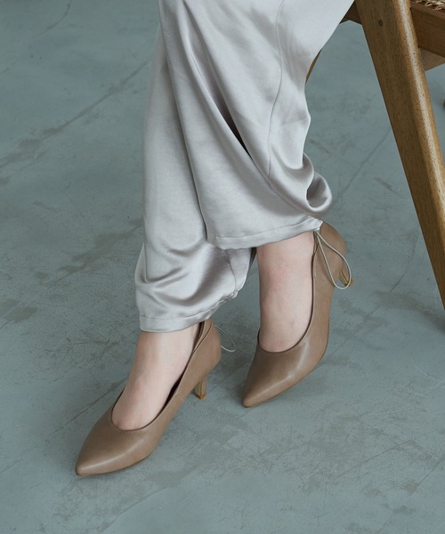 carino(カリーノ)の「【レイン対応】ポインテッドトゥ パッド付きヒールパンプス(パンプス・レディース・ベージュ/ブラック・24cm/23.5cm/23cm/22.5cm/24.5cm)」の17枚目の写真