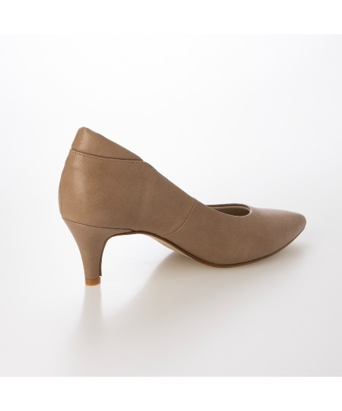 carino(カリーノ)の「【レイン対応】ポインテッドトゥ パッド付きヒールパンプス(パンプス・レディース・ベージュ/ブラック・24cm/23.5cm/23cm/22.5cm/24.5cm)」の13枚目の写真