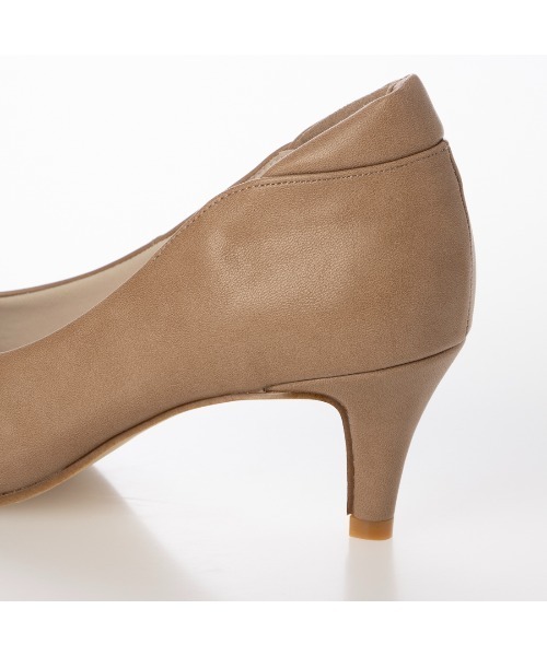 carino(カリーノ)の「【レイン対応】ポインテッドトゥ パッド付きヒールパンプス(パンプス・レディース・ベージュ/ブラック・24cm/23.5cm/23cm/22.5cm/24.5cm)」の16枚目の写真