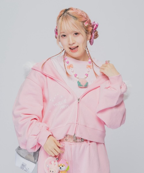 INTER FACTORY（インターファクトリー）の「MUELLIE MEW  - プリントジップフーディー -（パーカー・レディース・グレー/ピンク・X-SMALL/MEDIUM）」の22枚目の写真