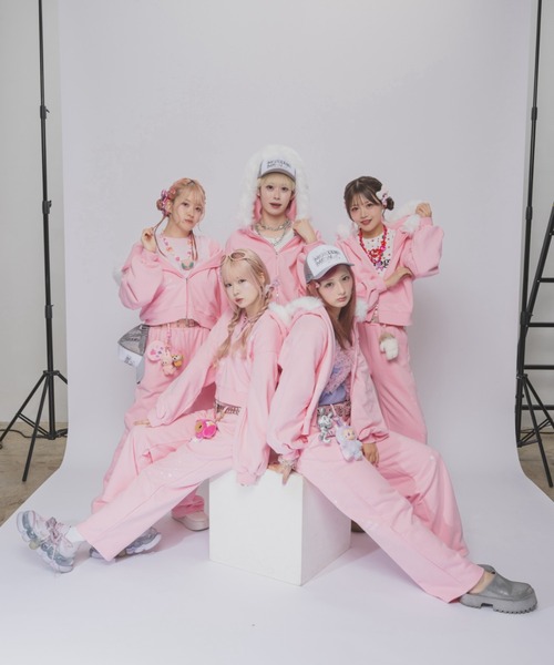 INTER FACTORY（インターファクトリー）の「MUELLIE MEW  - プリントジップフーディー -（パーカー・レディース・グレー/ピンク・X-SMALL/MEDIUM）」の13枚目の写真