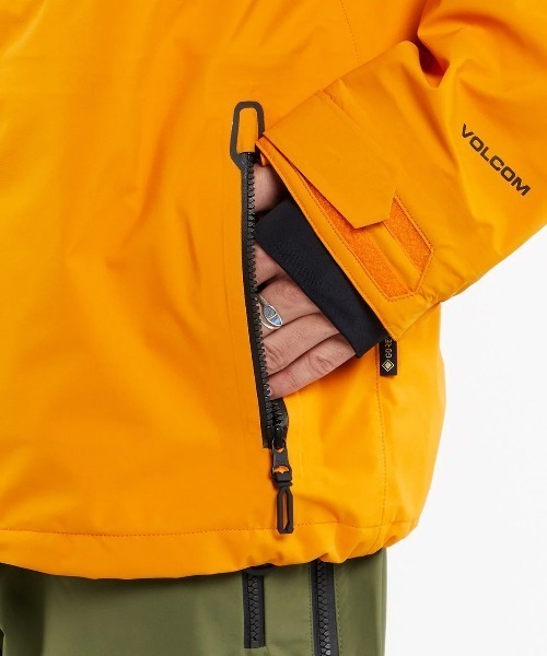 VOLCOM（ボルコム）の「【VOLCOM/ボルコム】 Mens Guide Gore-Tex Jacket /アイコンワンポイントゴアテックススキースノーボードジャケット（その他アウター・メンズ・ブラック/ゴールド/アーミー・XX-LARGE/X-SMALL）」の6枚目の写真