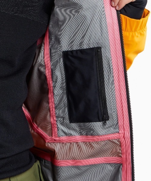 VOLCOM（ボルコム）の「【VOLCOM/ボルコム】 Mens Guide Gore-Tex Jacket /アイコンワンポイントゴアテックススキースノーボードジャケット（その他アウター・メンズ・ブラック/ゴールド/アーミー・XX-LARGE/X-SMALL）」の9枚目の写真