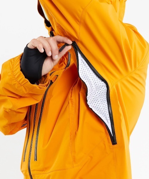 VOLCOM（ボルコム）の「【VOLCOM/ボルコム】 Mens Guide Gore-Tex Jacket /アイコンワンポイントゴアテックススキースノーボードジャケット（その他アウター・メンズ・ブラック/ゴールド/アーミー・XX-LARGE/X-SMALL）」の12枚目の写真