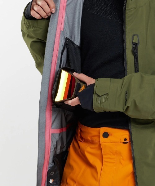 VOLCOM（ボルコム）の「【VOLCOM/ボルコム】 Mens Guide Gore-Tex Jacket /アイコンワンポイントゴアテックススキースノーボードジャケット（その他アウター・メンズ・ブラック/ゴールド/アーミー・XX-LARGE/X-SMALL）」の21枚目の写真