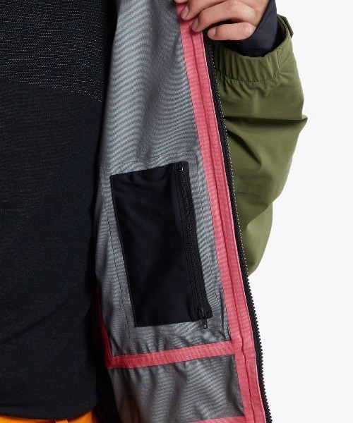 VOLCOM（ボルコム）の「【VOLCOM/ボルコム】 Mens Guide Gore-Tex Jacket /アイコンワンポイントゴアテックススキースノーボードジャケット（その他アウター・メンズ・ブラック/ゴールド/アーミー・XX-LARGE/X-SMALL）」の22枚目の写真