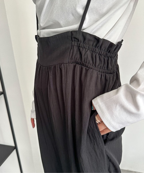 PILIT(ピリット)の「ハイウエスト ボリュームサロペット(サロペット/オーバーオール・レディース・ブラック/ブラウン・MEDIUM)」の16枚目の写真