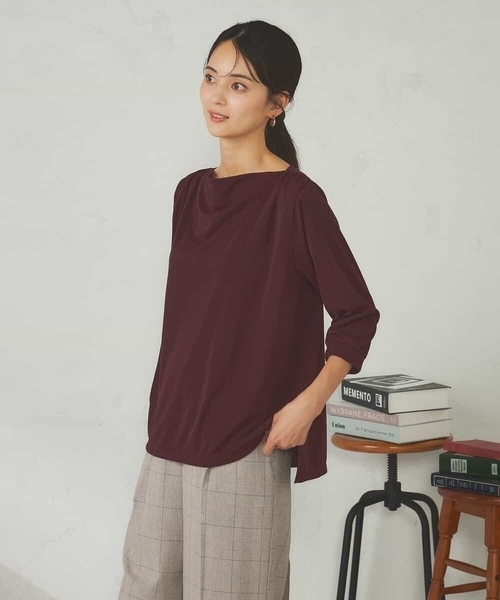 a.v.v(アーヴェヴェ)の「ドレープネックトップス(Tシャツ/カットソー・レディース・ボルドー/ブラック・38)」の1枚目の写真