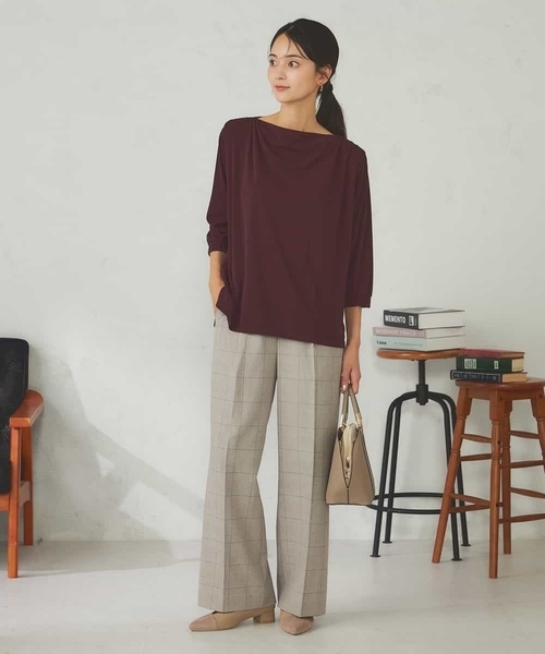 a.v.v(アーヴェヴェ)の「ドレープネックトップス(Tシャツ/カットソー・レディース・ボルドー/ブラック・38)」の7枚目の写真