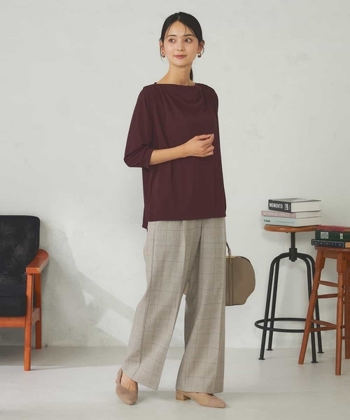 a.v.v(アーヴェヴェ)の「ドレープネックトップス(Tシャツ/カットソー・レディース・ボルドー/ブラック・38)」の11枚目の写真