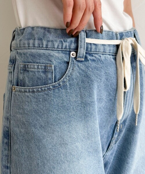 fredy emue（フレディエミュ）の「ドロストデニムパンツ（デニムパンツ・レディース・サックスブルー/ネイビー・36/38）」の19枚目の写真