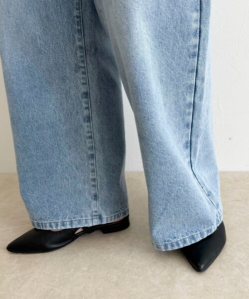 fredy emue（フレディエミュ）の「ドロストデニムパンツ（デニムパンツ・レディース・サックスブルー/ネイビー・36/38）」の22枚目の写真