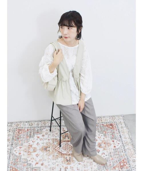 Samansa Mos2 blue(サマンサモスモスブルー)の「フェイクレザーペプラムベスト(ベスト・レディース・ライトベージュ/ブラック・F)」の13枚目の写真
