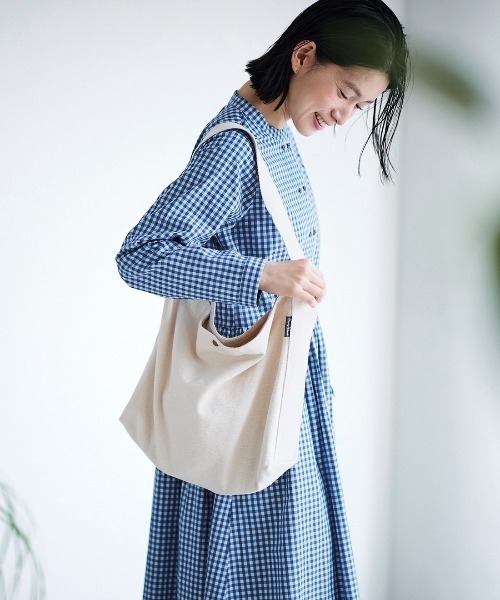 Sunny clouds(サニークラウズ)の「サニークラウズ お弁当箱みたいなトートバッグ(トートバッグ・レディース・キナリ・ONE SIZE)」の20枚目の写真