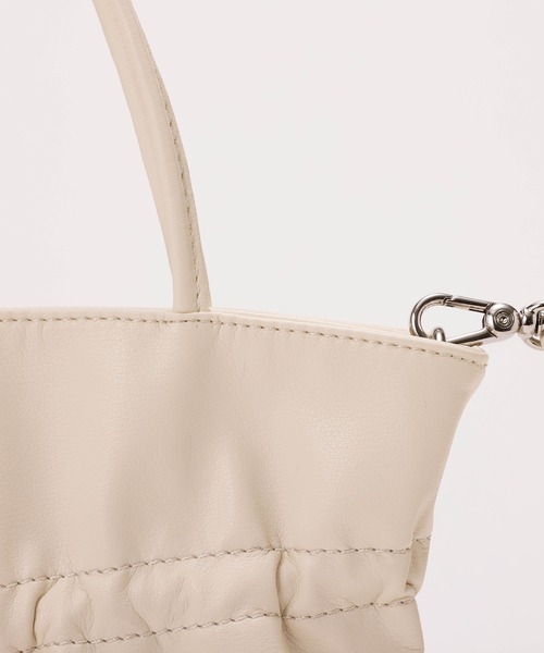 EFOLE（エフォル）の「【ZOZO限定】Shirring mini tote bag/シャーリングミニトートバッグ（トートバッグ・レディース・ブラック/オフホワイト・FREE）」の16枚目の写真