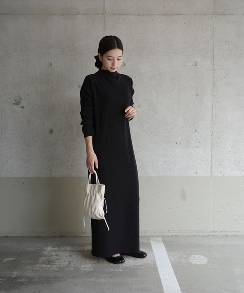 EFOLE（エフォル）の「【ZOZO限定】Shirring mini tote bag/シャーリングミニトートバッグ（トートバッグ・レディース・ブラック/オフホワイト・FREE）」の6枚目の写真