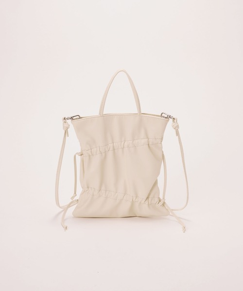 EFOLE（エフォル）の「【ZOZO限定】Shirring mini tote bag/シャーリングミニトートバッグ（トートバッグ・レディース・ブラック/オフホワイト・FREE）」の4枚目の写真