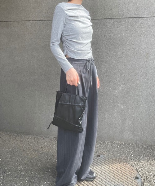 EFOLE（エフォル）の「【ZOZO限定】Shirring mini tote bag/シャーリングミニトートバッグ（トートバッグ・レディース・ブラック/オフホワイト・FREE）」の8枚目の写真