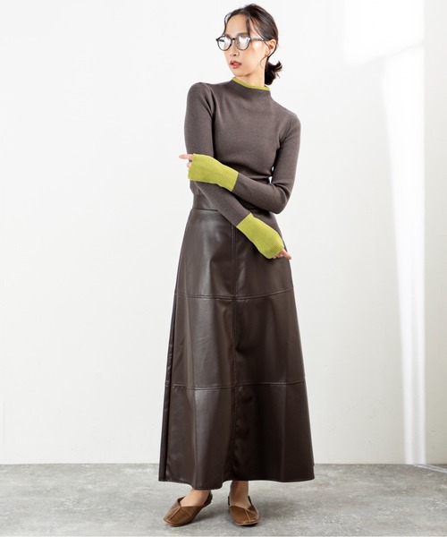 MILLION CARATS（ミリオンカラッツ）の「【美シルエットで体型カバー】上品なのにこなれるフェイクレザーフレアスカート大人カジュアルを格上げするレザー見え質感が、シンプルなのに抜群の存在感。後ろゴム仕様で快適さもあり、デートから休日までシーンレスに活躍する一枚。（スカート・レディース・ブラック/グレー/ブラウン・FREE）」の8枚目の写真