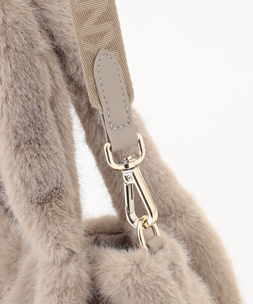 ANY（エニィ）の「カラーファーバッグ（ショルダーバッグ・レディース・レッド系/ライトグレー系/オレンジ系/ベージュ系/ダークブラウン系/ダルブルー系・F）」の11枚目の写真