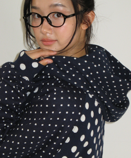 RONRON(ロンロン)の「DOT RAGLAN HOODED ZIP UP NAVY(パーカー・レディース・その他・FREE)」の5枚目の写真