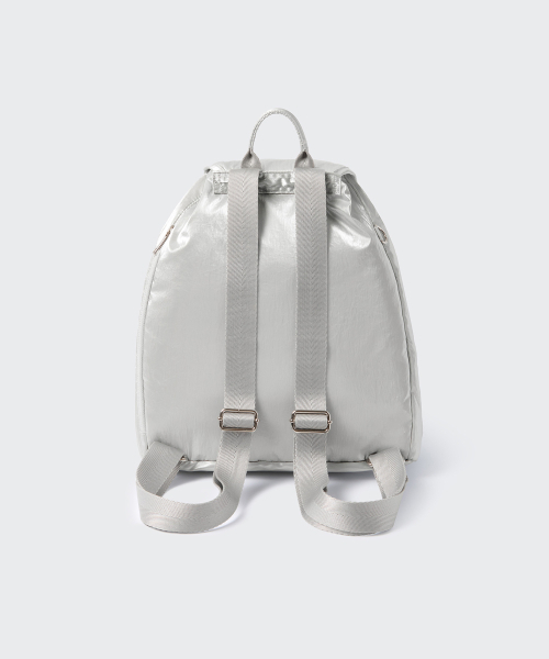 MUSINSA STANDARD WOMAN（ムシンサスタンダードウーマン）の「ウィメンズシャイニーフラップミニバックパック[シルバー]（バックパック/リュック・レディース・その他・FREE）」の3枚目の写真