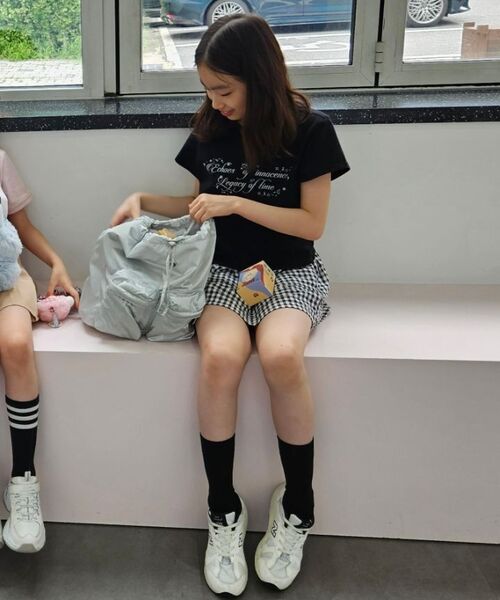 MUSINSA STANDARD WOMAN（ムシンサスタンダードウーマン）の「ウィメンズシャイニーフラップミニバックパック[シルバー]（バックパック/リュック・レディース・その他・FREE）」の13枚目の写真
