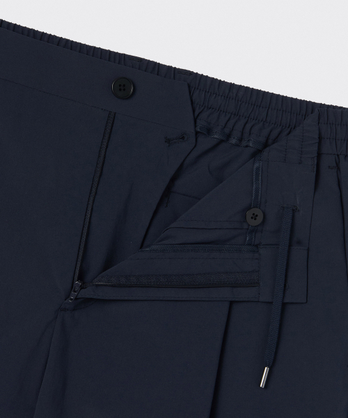 MUSINSA STANDARD（ムシンサスタンダード）の「SOLOTEX ワンタックワイドコンフォートバンディングパンツ [ネイビー]（スラックス・メンズ・その他・40/38/42/36/34/32/30/26/28）」の4枚目の写真