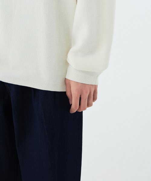MUSINSA STANDARD（ムシンサスタンダード）の「ミニマルクルーネックニット[クリーム]（ニット/セーター・メンズ・その他・SMALL/MEDIUM/LARGE/X-LARGE/XX-LARGE）」の6枚目の写真
