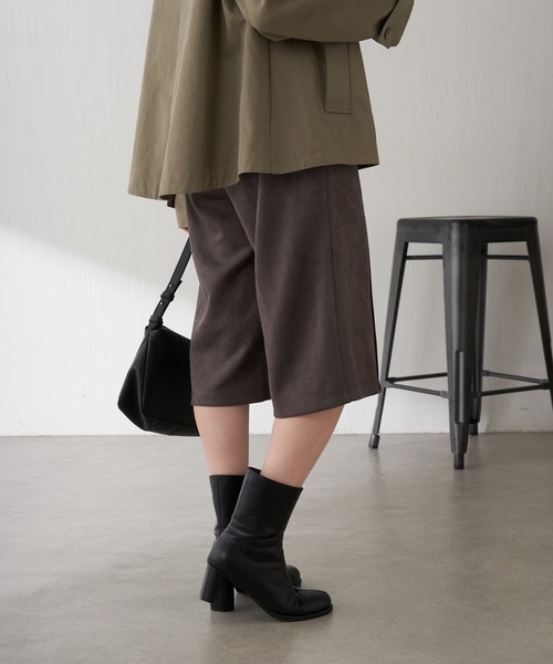COLLAGE GALLARDAGALANTE(コラージュガリャルダガランテ)の「Q.anos/スエードハーフパンツ(その他パンツ・レディース・チャコールグレー/キャメル・FREE)」の14枚目の写真
