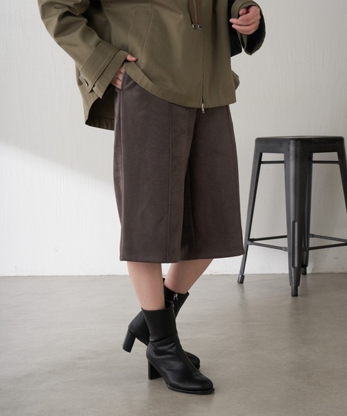 COLLAGE GALLARDAGALANTE(コラージュガリャルダガランテ)の「Q.anos/スエードハーフパンツ(その他パンツ・レディース・チャコールグレー/キャメル・FREE)」の13枚目の写真