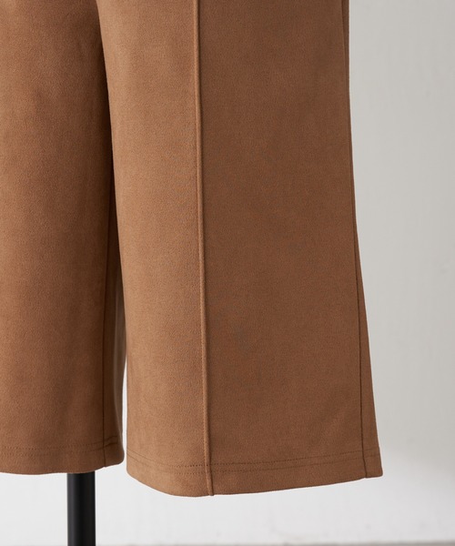 COLLAGE GALLARDAGALANTE(コラージュガリャルダガランテ)の「Q.anos/スエードハーフパンツ(その他パンツ・レディース・チャコールグレー/キャメル・FREE)」の3枚目の写真