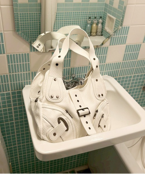 IMARI（イマリ）の「【 IMARI / イマリ 】 2way センターベルト エンボス ショルダーバッグ #（ショルダーバッグ・レディース・ホワイト/ピンク/ブラック・FREE）」の9枚目の写真