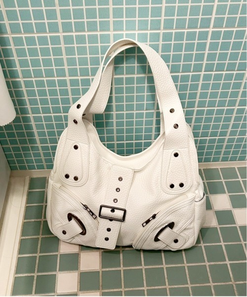IMARI（イマリ）の「【 IMARI / イマリ 】 2way センターベルト エンボス ショルダーバッグ #（ショルダーバッグ・レディース・ホワイト/ピンク/ブラック・FREE）」の15枚目の写真