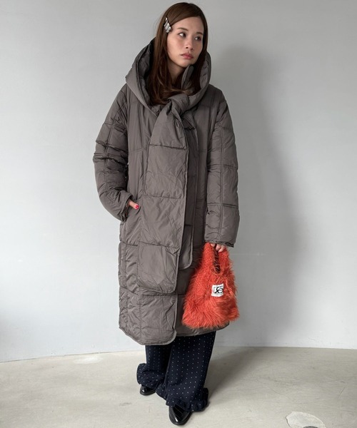 SANSeLF（サンセルフ）の「【SANSeLF】 マフラー付きロングボリュームダウンコート saw25a060（ダウンジャケット/コート・レディース・グレー・FREE）」の2枚目の写真