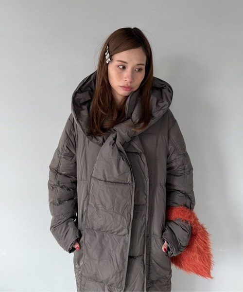 SANSeLF（サンセルフ）の「【SANSeLF】 マフラー付きロングボリュームダウンコート saw25a060（ダウンジャケット/コート・レディース・グレー・FREE）」の10枚目の写真