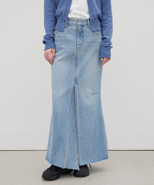 LEVAR(レバー)の「Front Slit Denim Maxi Skirt - Light Blue(スカート・レディース・その他・SMALL/MEDIUM)」の1枚目の写真