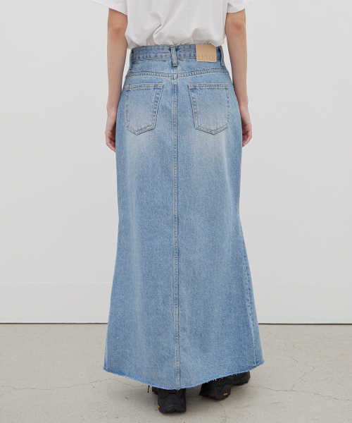 LEVAR(レバー)の「Front Slit Denim Maxi Skirt - Light Blue(スカート・レディース・その他・SMALL/MEDIUM)」の3枚目の写真