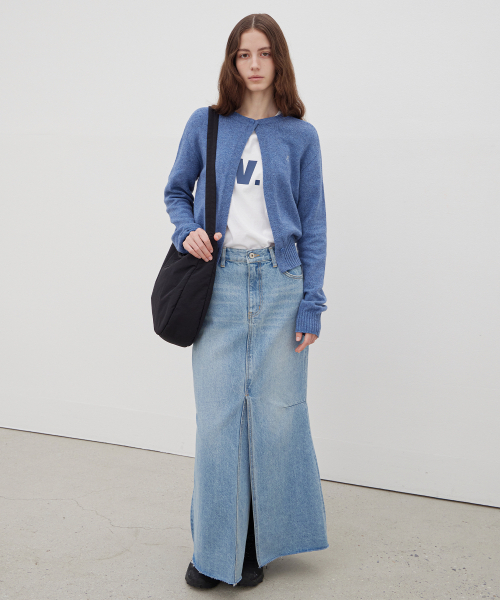 LEVAR(レバー)の「Front Slit Denim Maxi Skirt - Light Blue(スカート・レディース・その他・SMALL/MEDIUM)」の5枚目の写真