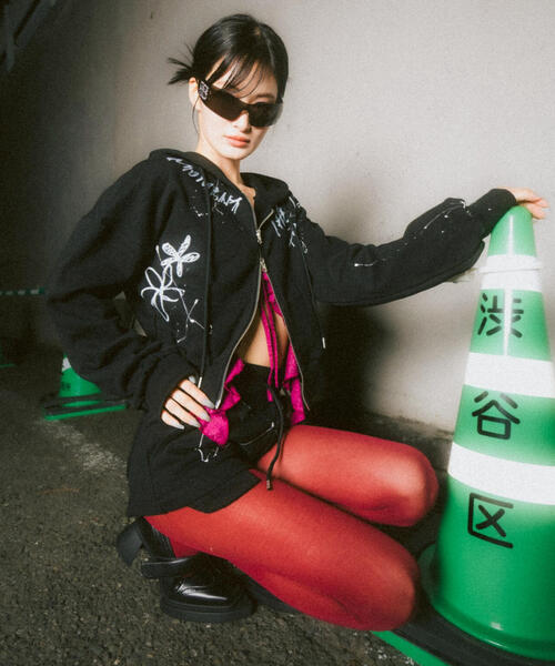 ROYAL FLASH(ロイヤルフラッシュ)の「MITSUKI/ミツキ/ペイントショートパンツ(その他パンツ・レディース・ブラック/ホワイト・F)」の6枚目の写真