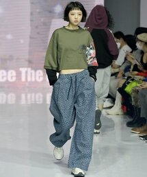 DEMARC（ドゥマーク）の「サイドワンタックレオパードリアルワイドパンツデニムブルー（その他パンツ）」