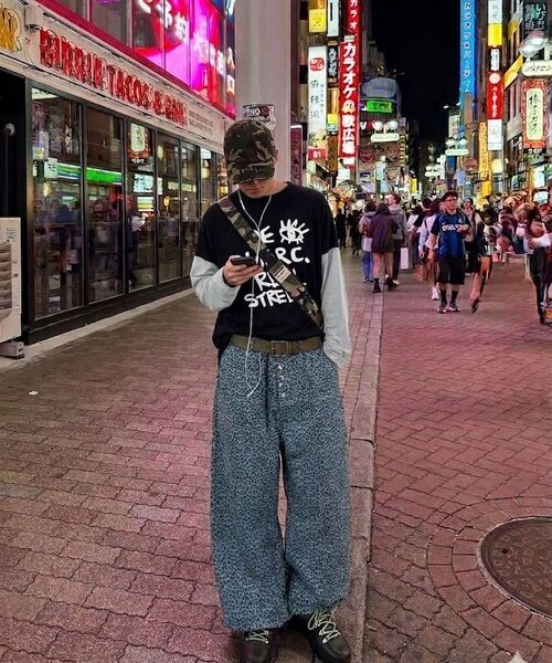 DEMARC(ドゥマーク)の「サイドワンタックレオパードリアルワイドパンツデニムブルー(その他パンツ・レディース・その他・MEDIUM/LARGE)」の2枚目の写真