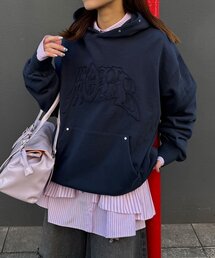 カットレイヤーロゴスタッズプルオーバーパーカー