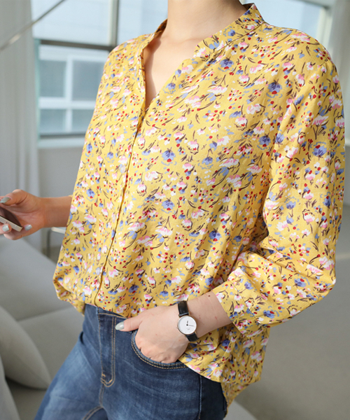 BBAEBBAE(ペッペ)の「フラワー開きネックシャーリング7部ブラウス(シャツ/ブラウス・レディース・アイボリー/マスタード・FREE)」の3枚目の写真