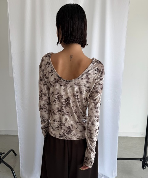 AIC.(エーアイシー)の「バックオープンベロアトップス(Tシャツ/カットソー・レディース・ベージュ/オフホワイト・FREE)」の10枚目の写真